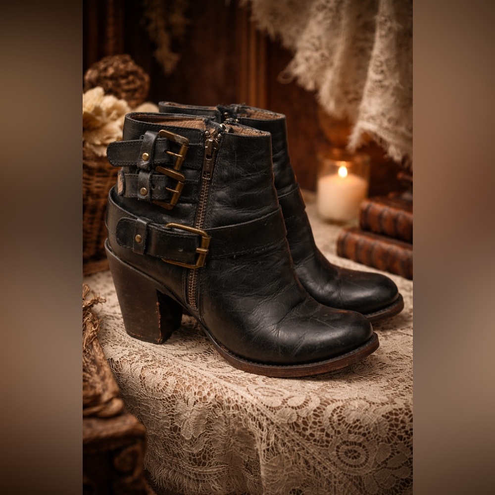 Freebird by Steven Bolo black leather buckle and zip ankle boots size 8